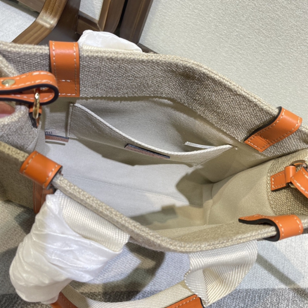 スーパーコピーブランドバッグ着用イメージ